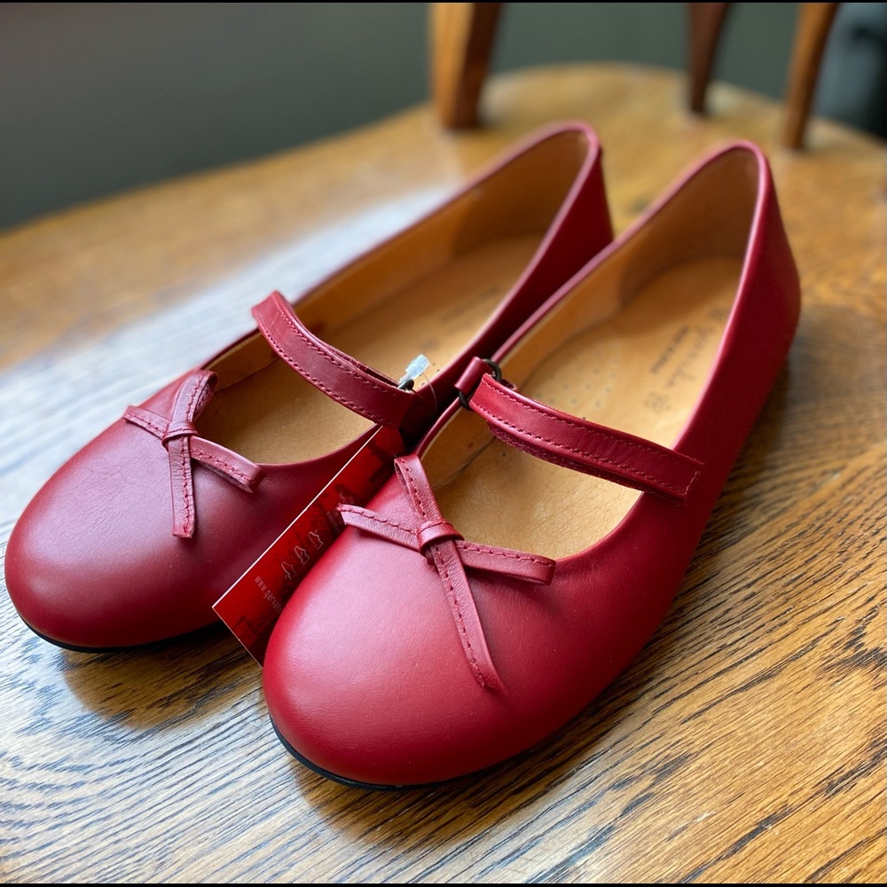 NEW! GARVALIN Spain Red Leather Ballet Flats Shoes 35 European Boutique